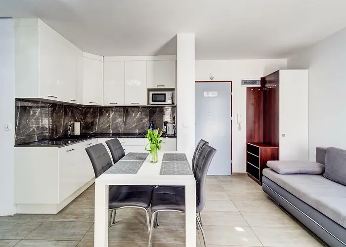 Kopernika, Sun & Snow